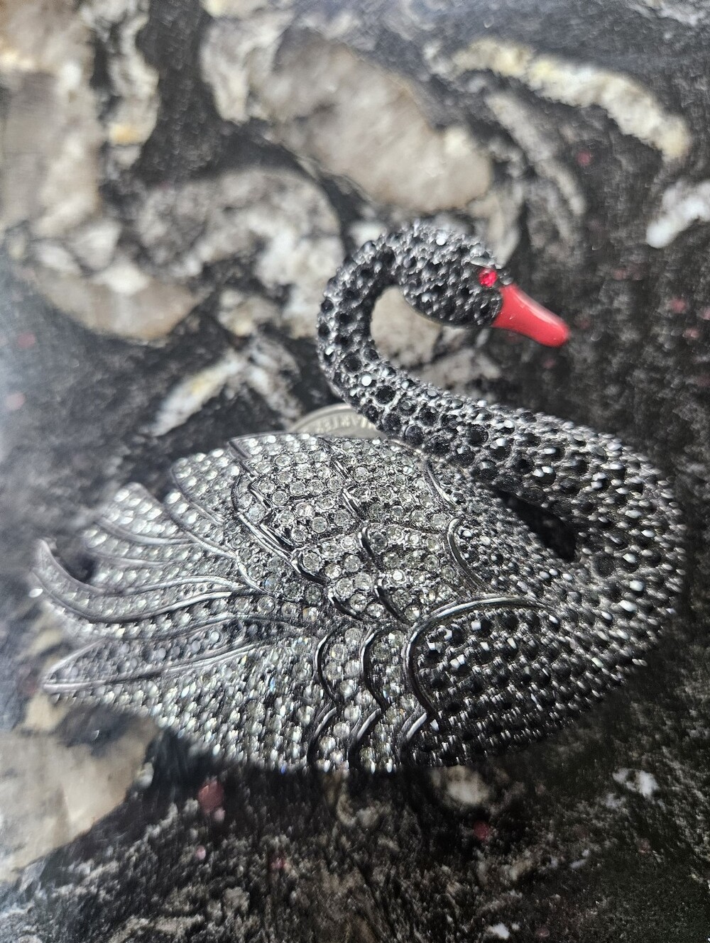 JOAN RIVERS Classics Collection Majestic Black Swan brooch (Vintage)